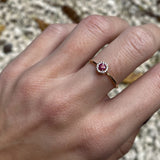 ANILLO ROUND RUBÍ Y DIAMANTES