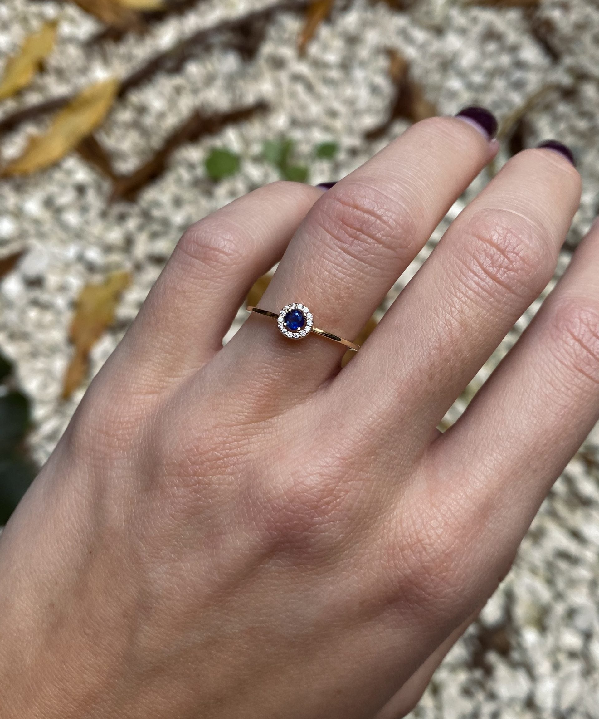 ANILLO ROUND ZAFIRO Y DIAMANTES