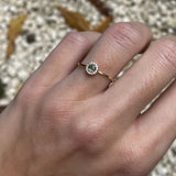 ANILLO ROUND ESMERALDA Y DIAMANTES