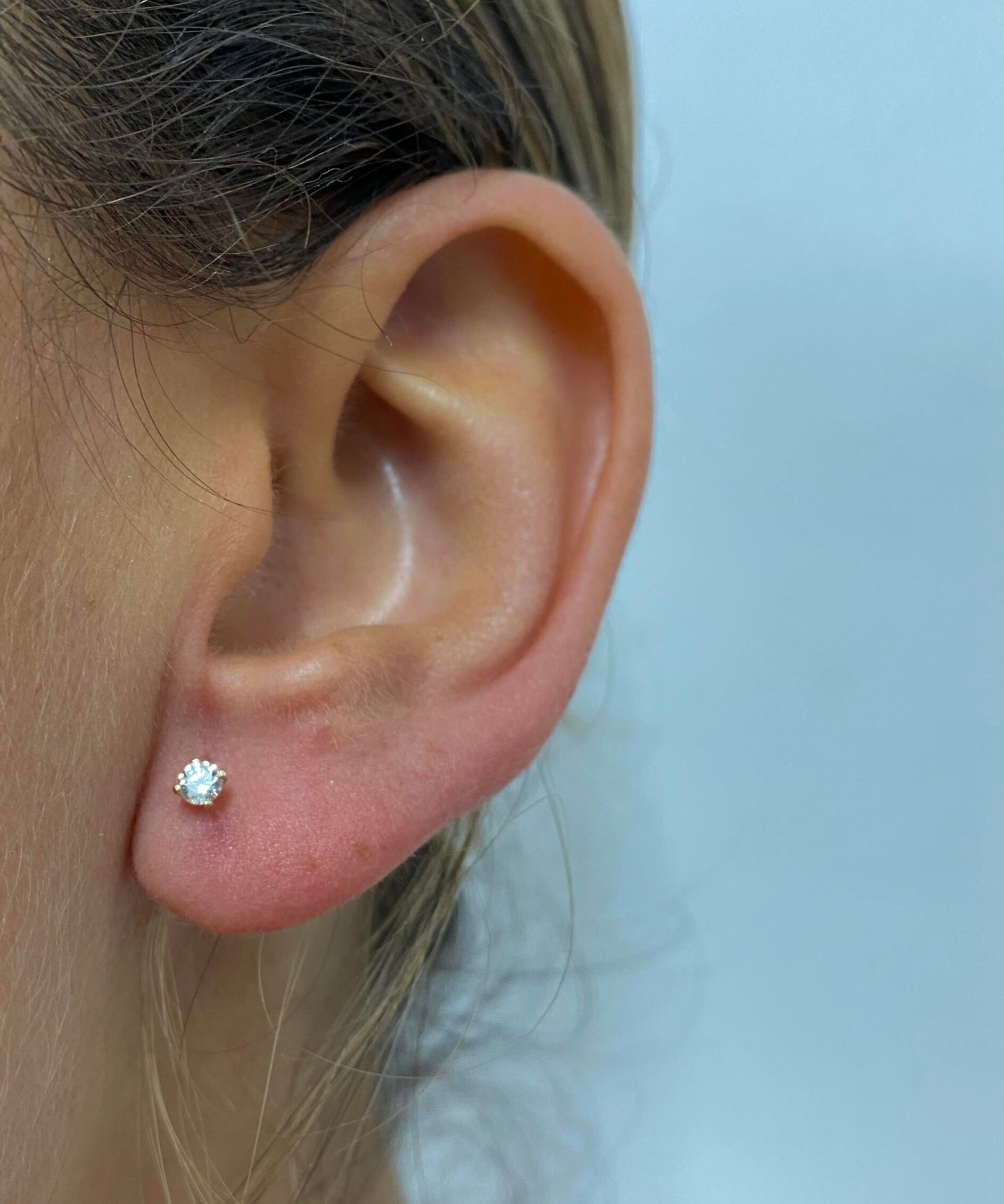 PENDIENTE GARRA PIEDRA BLANCA