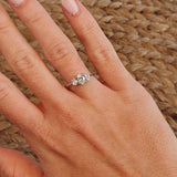ANILLO TRIPLE OVAL PIEDRA BLANCA