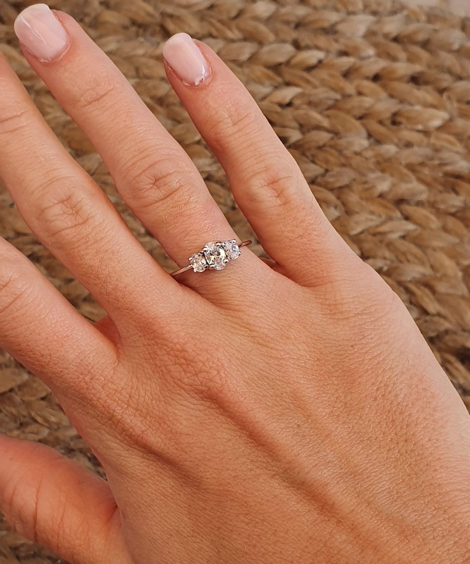 ANILLO TRIPLE OVAL PIEDRA BLANCA