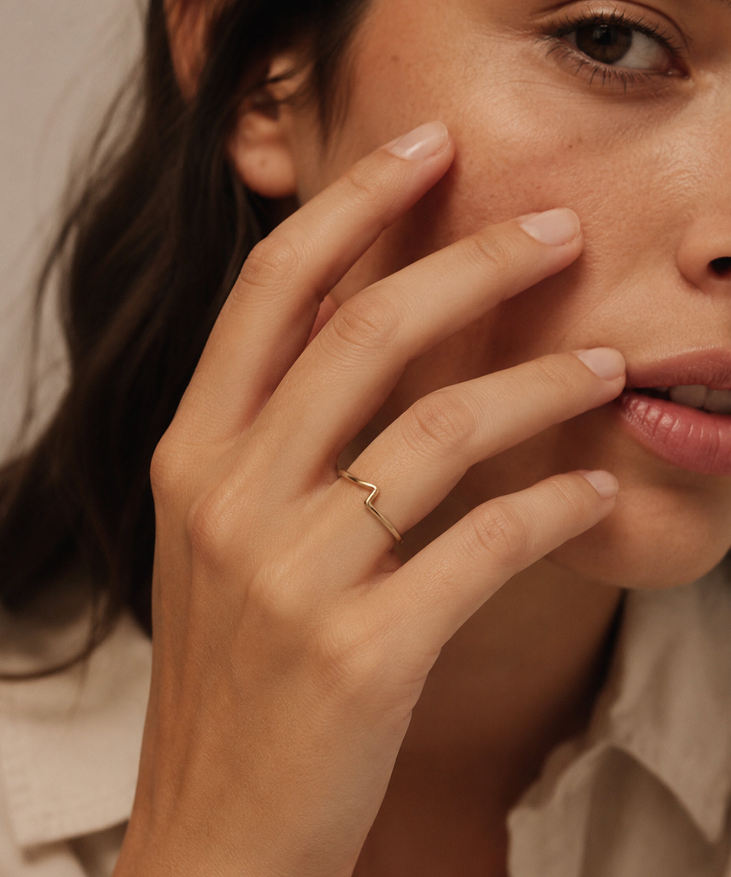 ASMMETRISCHER RING